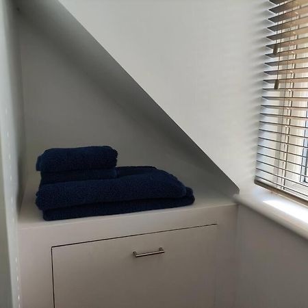 The Old Bar In Wiltshire - 1 Bedroom Guesthouse Chippenham  Buitenkant foto