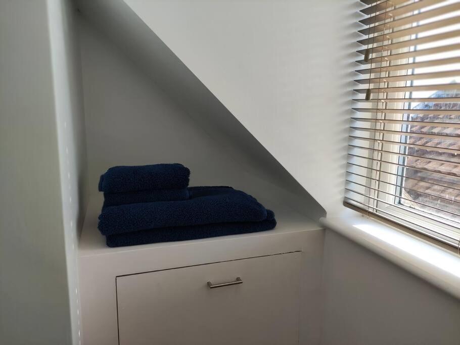 The Old Bar In Wiltshire - 1 Bedroom Guesthouse Chippenham  Buitenkant foto