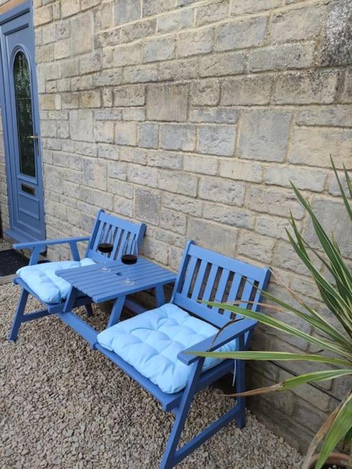 The Old Bar In Wiltshire - 1 Bedroom Guesthouse Chippenham  Buitenkant foto