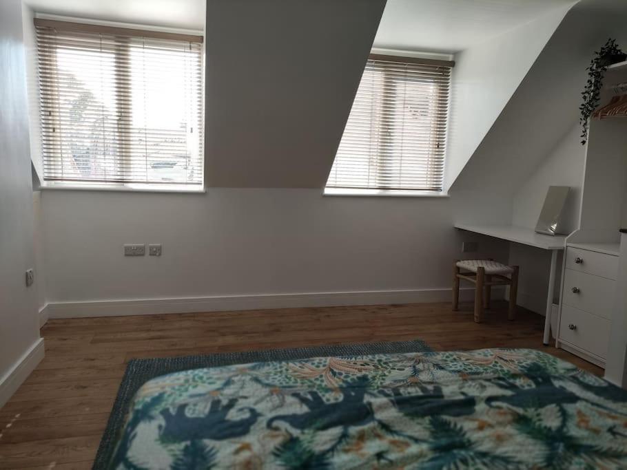 The Old Bar In Wiltshire - 1 Bedroom Guesthouse Chippenham  Buitenkant foto